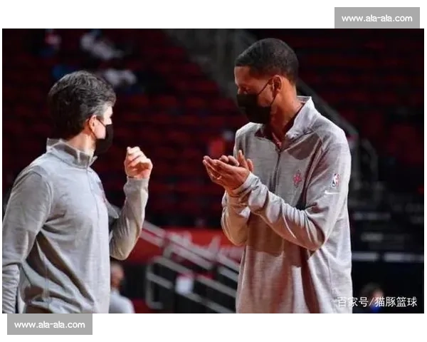 以防守中场为核心构建球队攻守平衡战术体系的全面解析